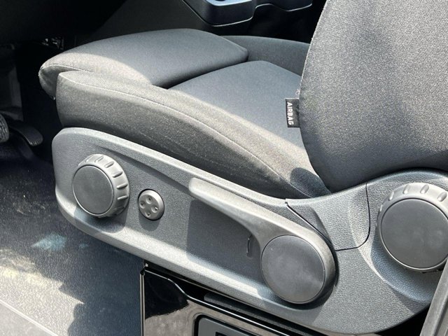 Vehicle image 19 of 32