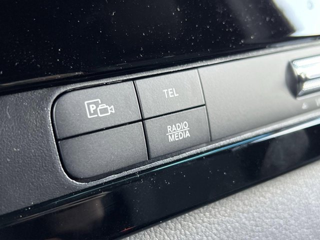 Vehicle image 21 of 32