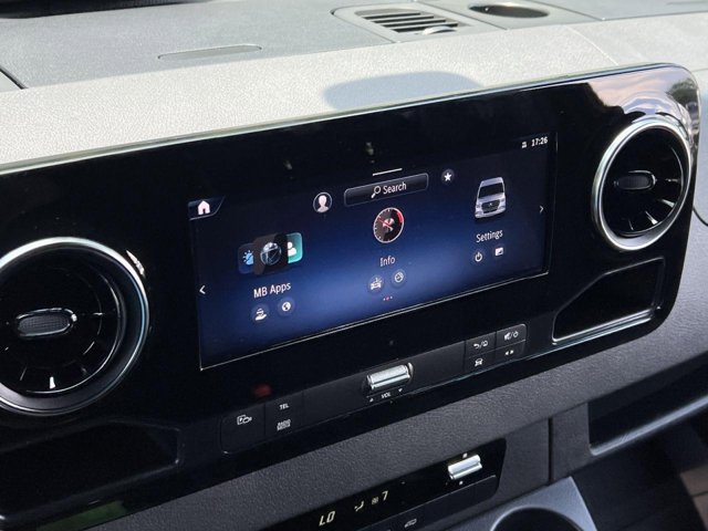 Vehicle image 18 of 32
