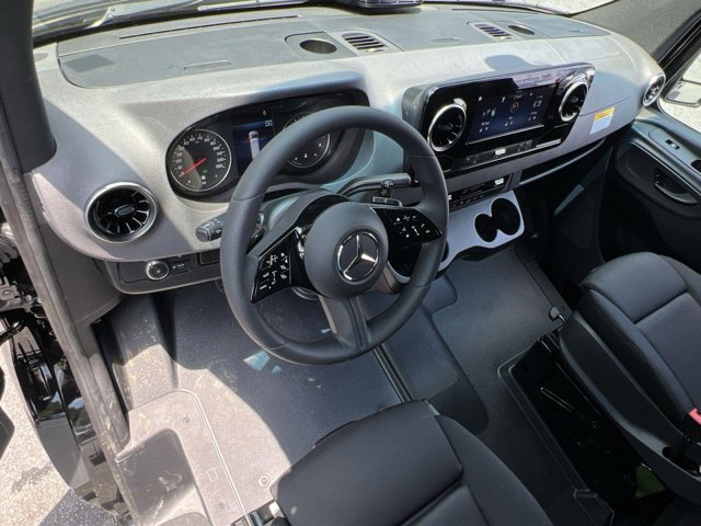 Vehicle image 13 of 32