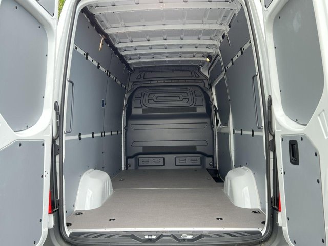Vehicle image 23 of 33