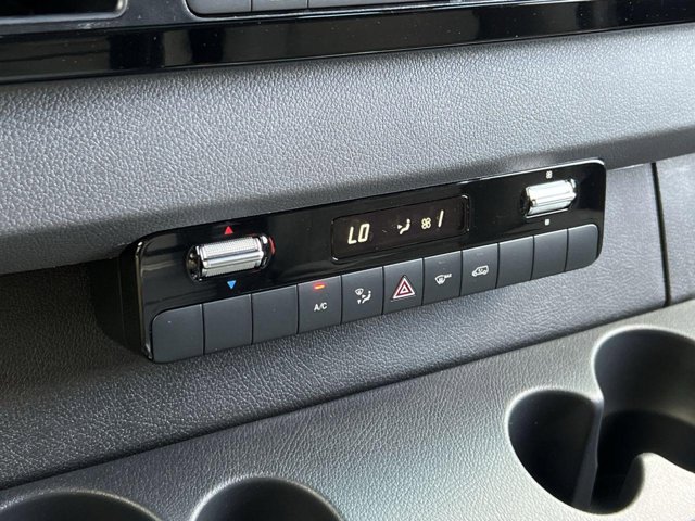 Vehicle image 16 of 33