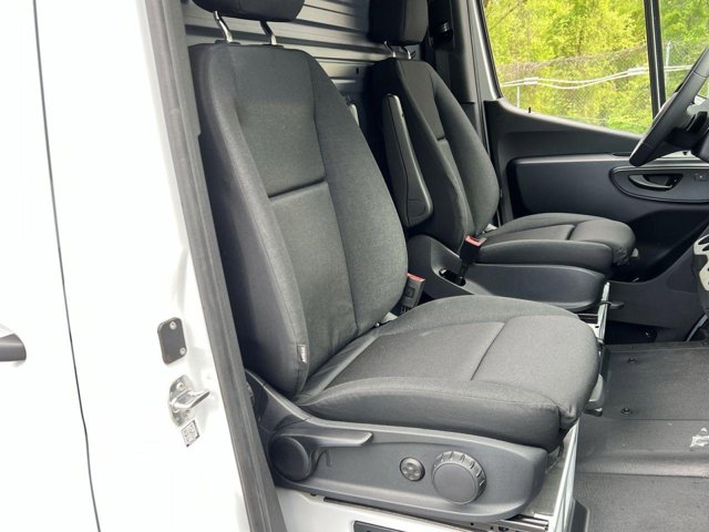 Vehicle image 24 of 33