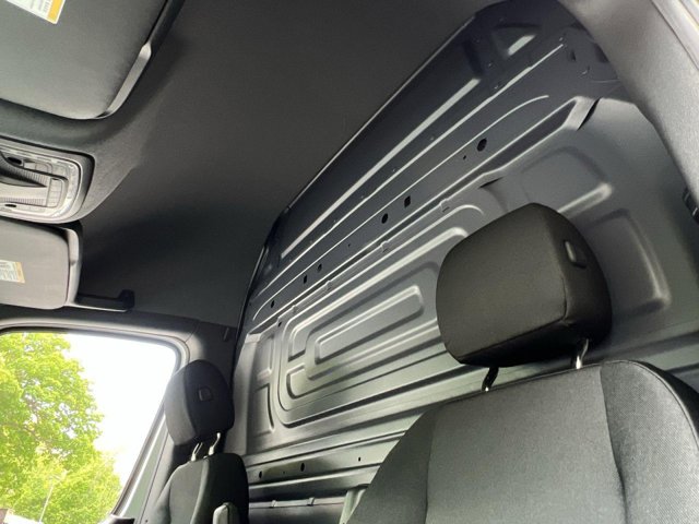 Vehicle image 19 of 33