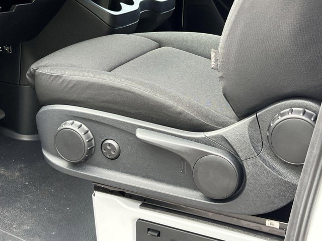 Vehicle image 9 of 33