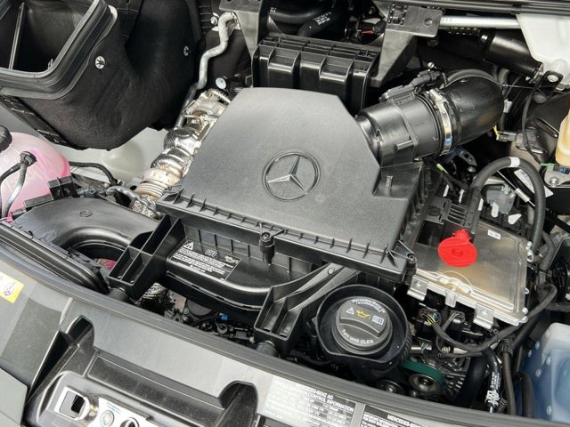 Vehicle image 25 of 33
