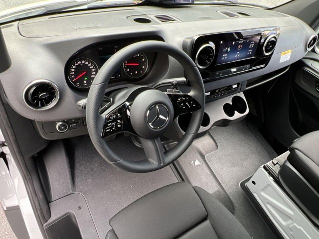 Vehicle image 18 of 33