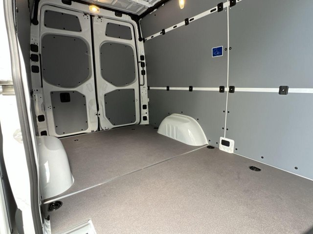 Vehicle image 21 of 33