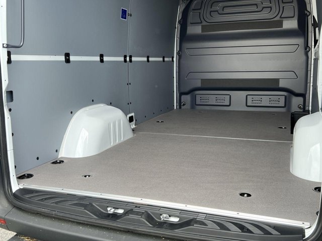 Vehicle image 22 of 33