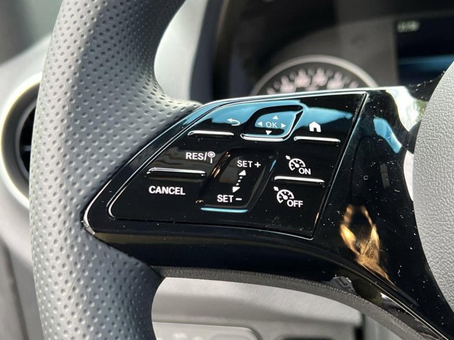 Vehicle image 28 of 33