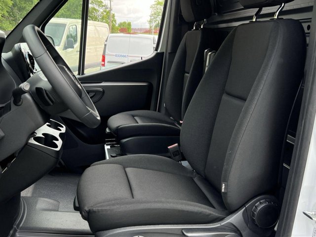 Vehicle image 8 of 33