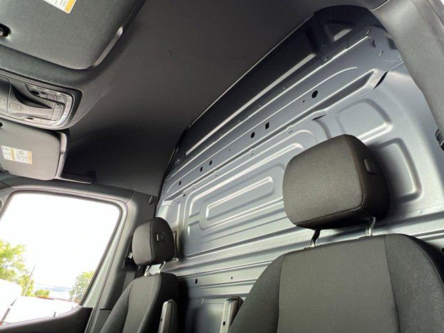 Vehicle image 19 of 33
