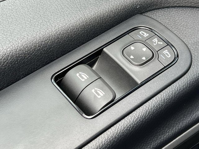 Vehicle image 10 of 33