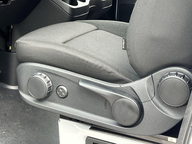 Vehicle image 9 of 33