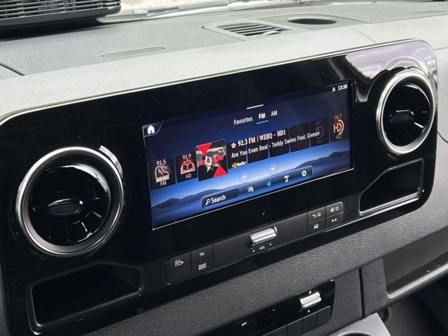 Vehicle image 13 of 33