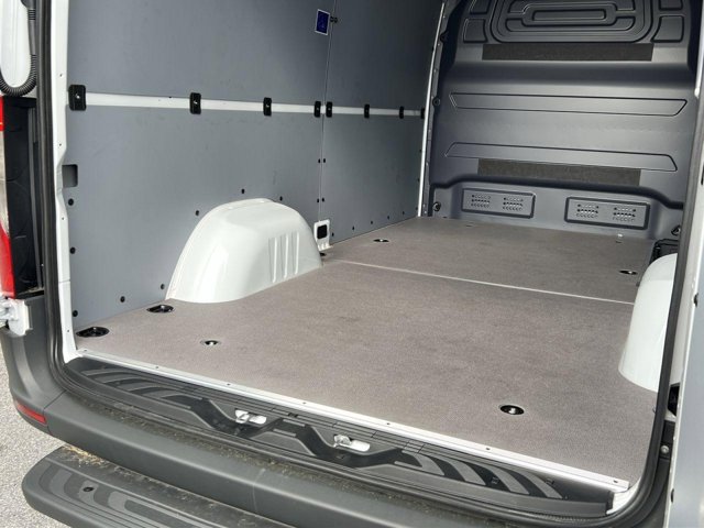 Vehicle image 22 of 33