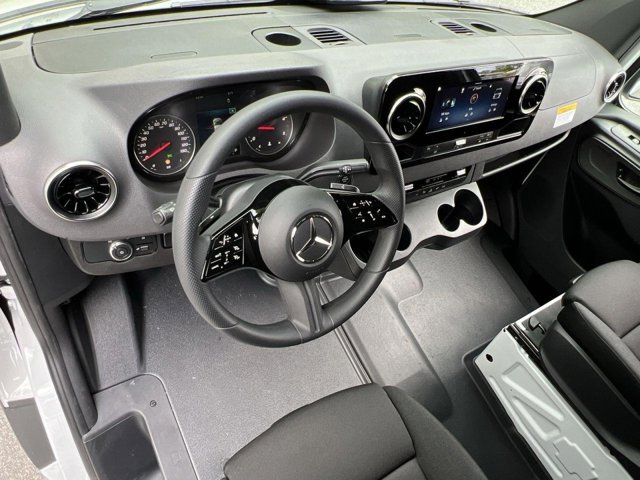 Vehicle image 18 of 33