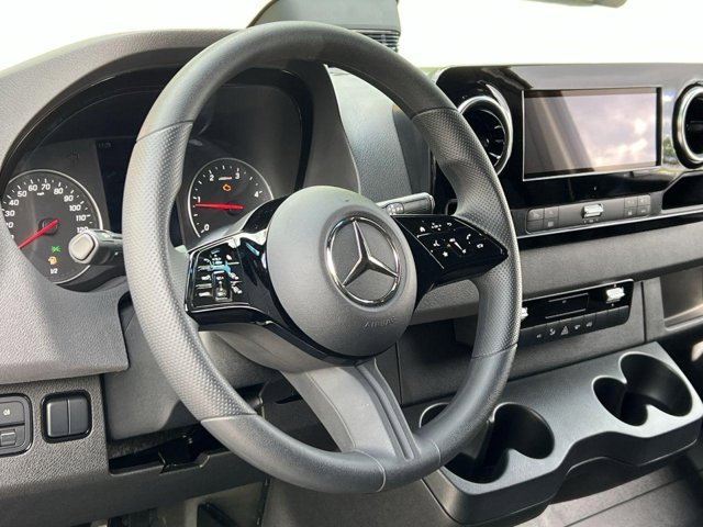 Vehicle image 11 of 33