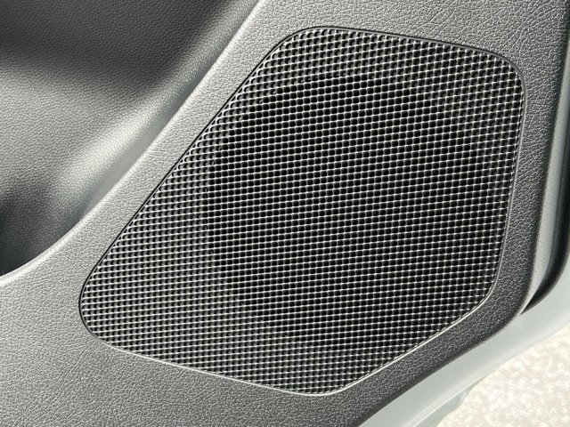 Vehicle image 32 of 33