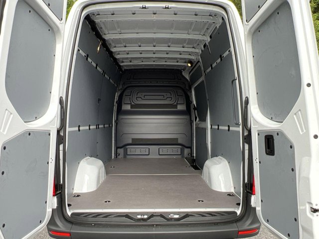 Vehicle image 23 of 33