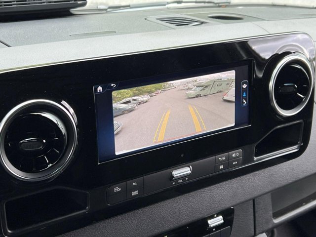 Vehicle image 14 of 33