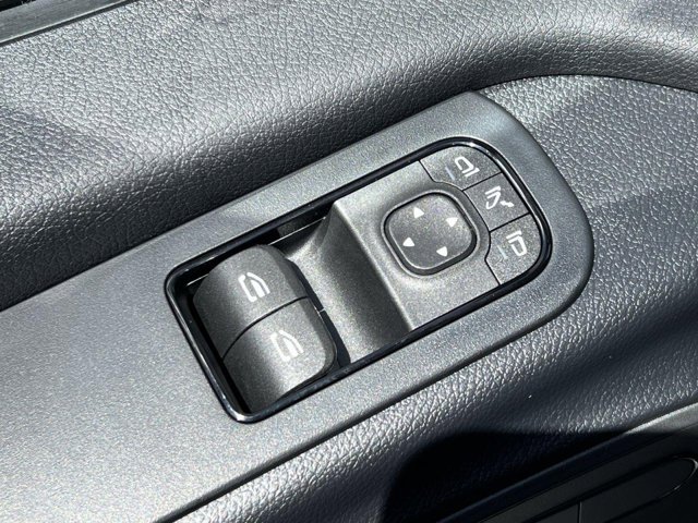 Vehicle image 26 of 31