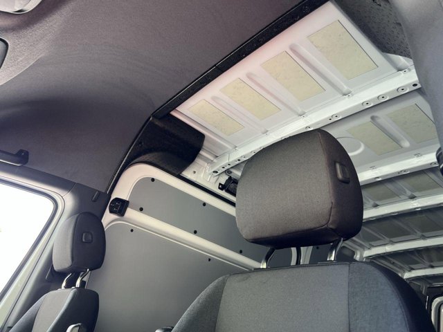 Vehicle image 25 of 31