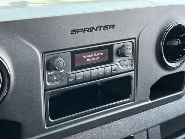 Vehicle image 17 of 31