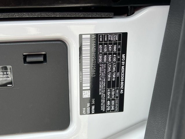 Vehicle image 24 of 31