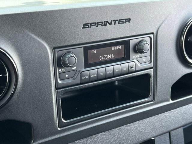 Vehicle image 29 of 31
