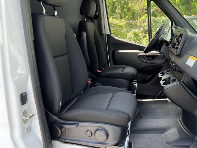 Vehicle image 12 of 31