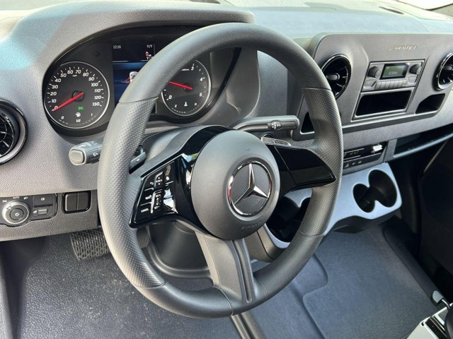 Vehicle image 15 of 31