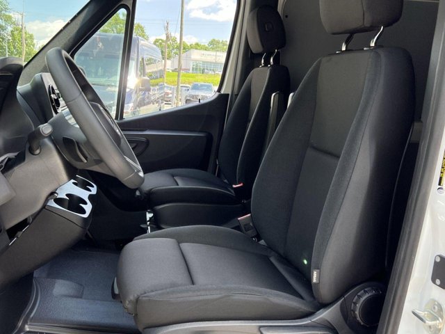 Vehicle image 13 of 31