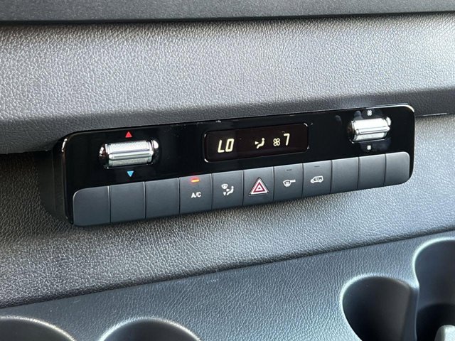 Vehicle image 22 of 31