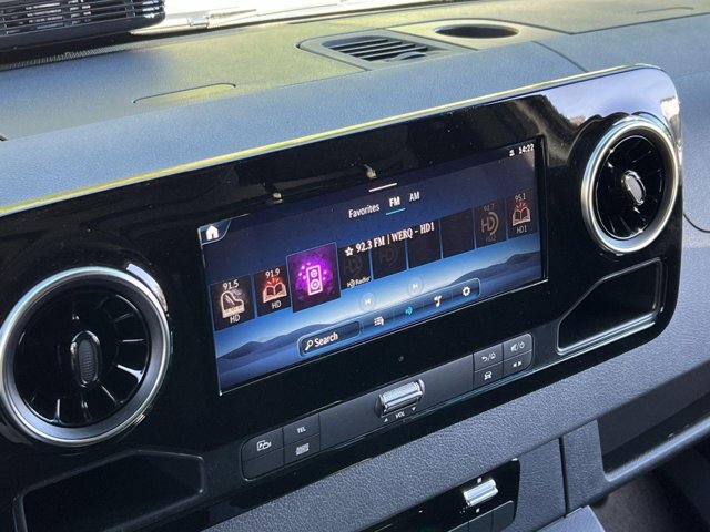 Vehicle image 13 of 32