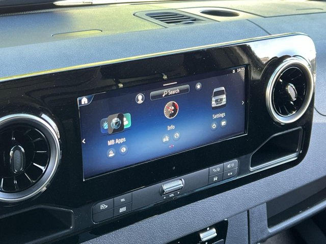 Vehicle image 15 of 32