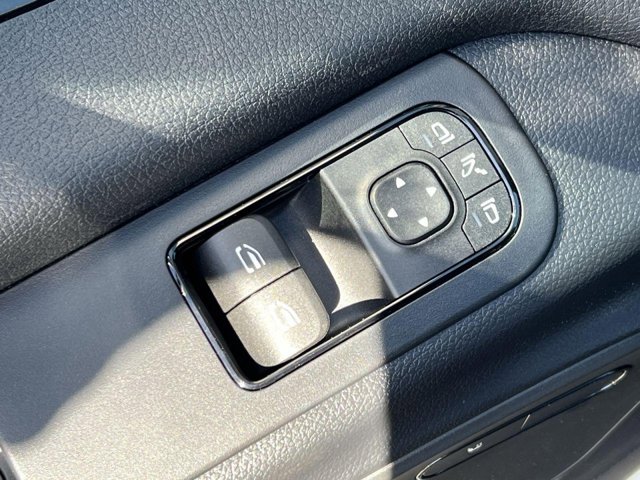 Vehicle image 10 of 32