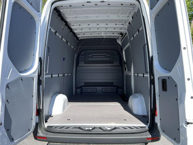 Vehicle image 23 of 32