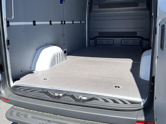 Vehicle image 22 of 32