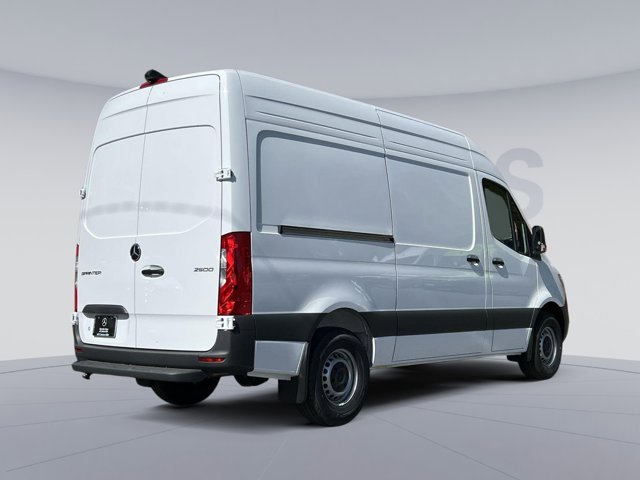 Vehicle image 4 of 32