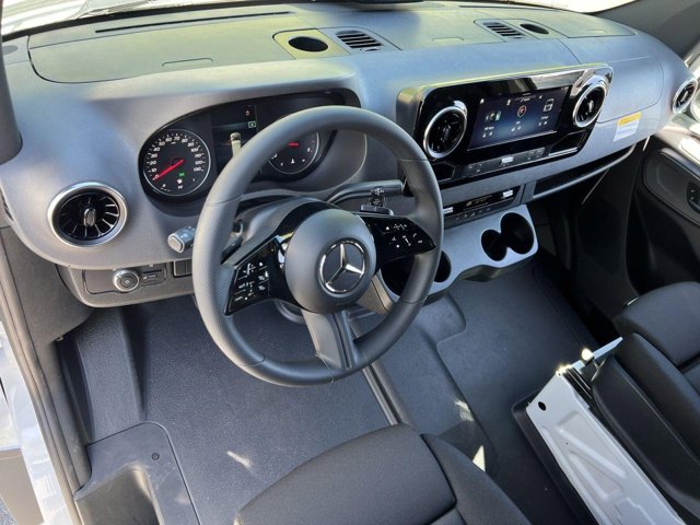 Vehicle image 18 of 32