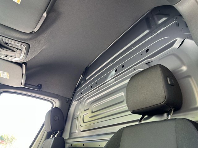 Vehicle image 19 of 32