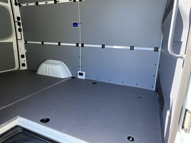 Vehicle image 20 of 32