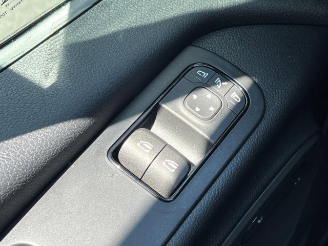 Vehicle image 23 of 33