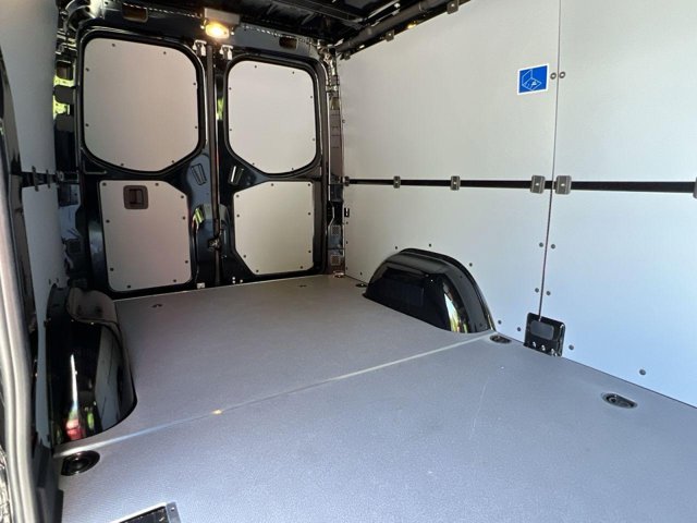 Vehicle image 29 of 33