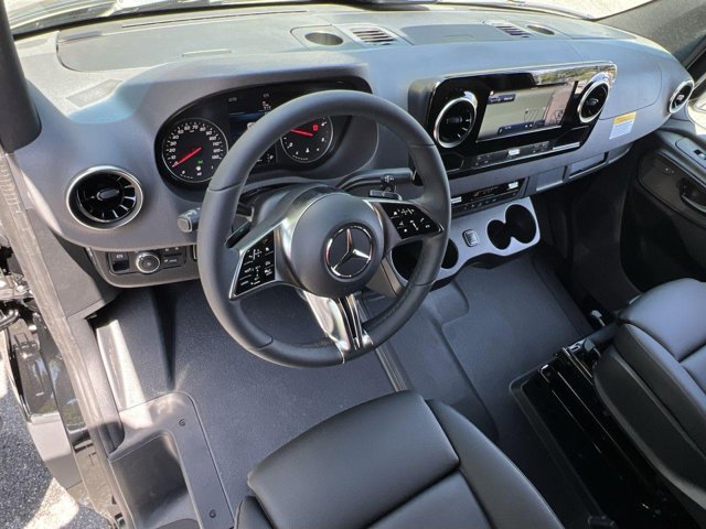 Vehicle image 15 of 33