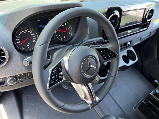 Vehicle image 16 of 33