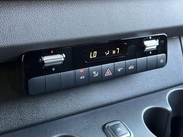Vehicle image 22 of 33