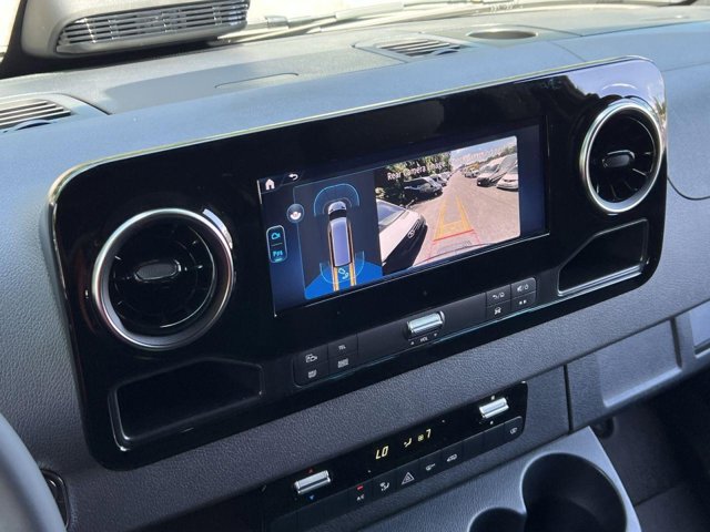 Vehicle image 20 of 33