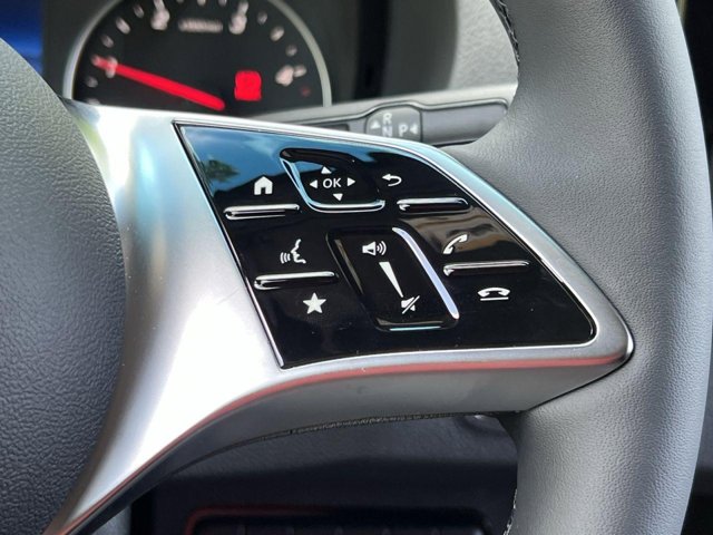 Vehicle image 27 of 33